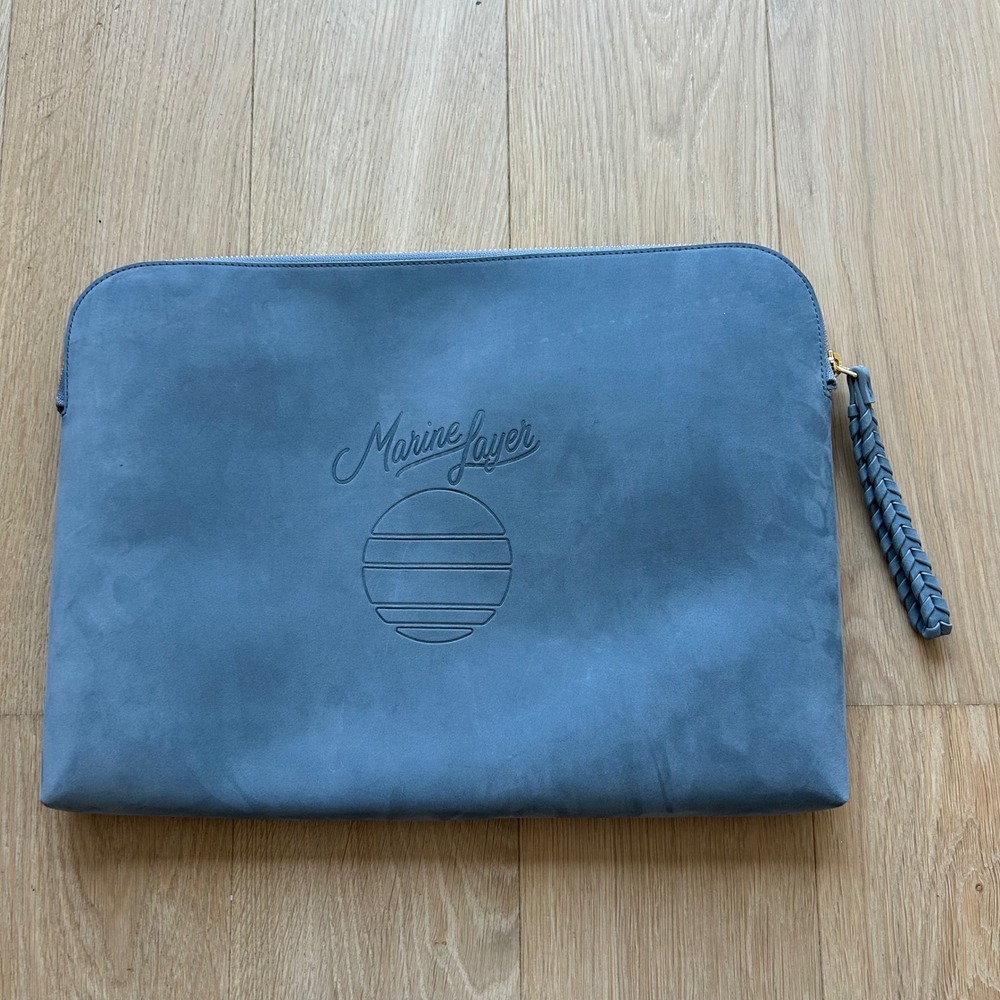 Marine Layer Laptop Sleeve Blue Debossed Logo Monogram Zip‎ Pouch Luxe Preppy